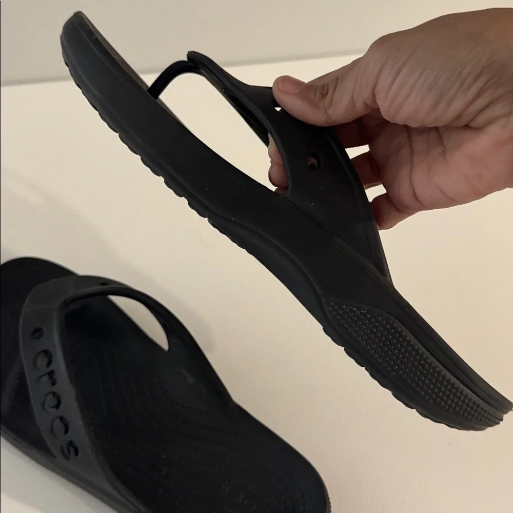 Crocs Men's Flip Flops Size 9 Black Travel Vacation Pool Beach - Picture 5 of 6